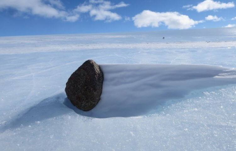 Ученые нашли возможное местоположение 300 000 метеоритов, упавших на Антарктиду